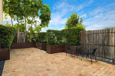 /international/au/3-63-olsen-avenue-labrador-qld-151166020/