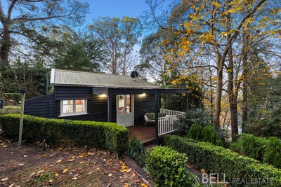 /international/au/17-ridge-road-kalorama-vic-151511976/