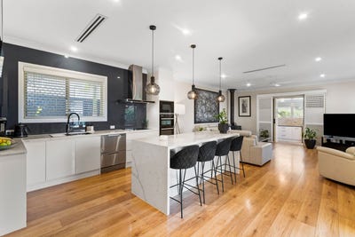 /international/au/8-carcoola-street-benowa-qld-151121580/