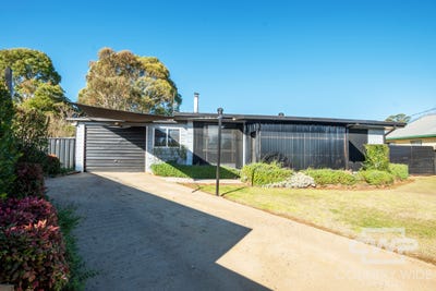 /international/au/6-coakes-street-guyra-nsw-151412176/