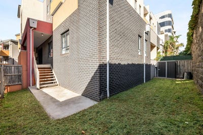 /international/au/19-3-wardens-walk-coburg-vic-150962028/