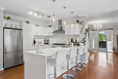 /international/au/9-harman-place-aveley-wa-152500248/