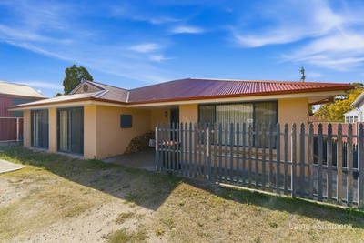 /international/au/290-dumaresq-street-armidale-nsw-151178684/