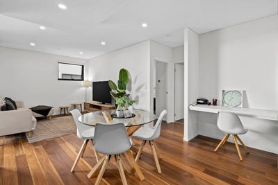 /international/au/18-9-flora-street-stones-corner-qld-152282572/