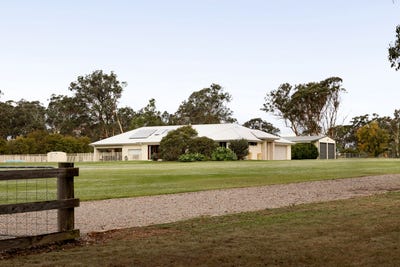 /international/au/29-kangaroo-road-tahmoor-nsw-151224808/