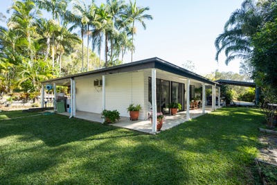 /international/au/33-meadow-court-doonan-qld-151443464/