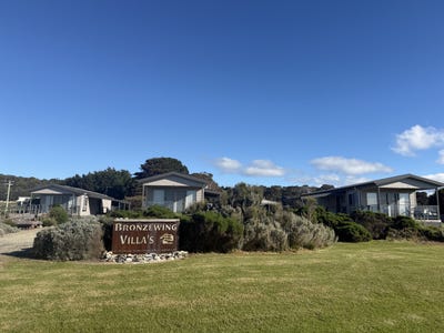 /international/au/105-the-esplanade-naracoopa-tas-151614672/
