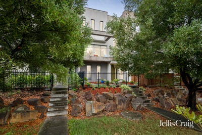 /international/au/6-english-close-mooroolbark-vic-150635260/