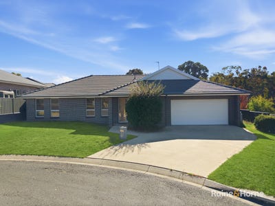 /international/au/4-mcgrath-place-armidale-nsw-150962176/