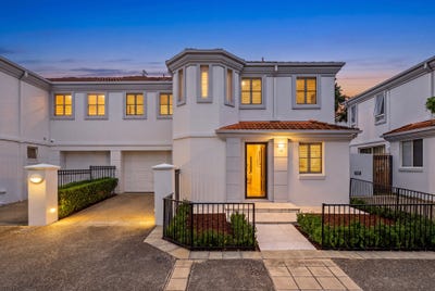 /international/au/19-99-heeb-street-ashmore-qld-152647184/