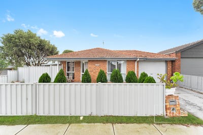 /international/au/1-12-filomena-court-cranbourne-north-vic-151394392/
