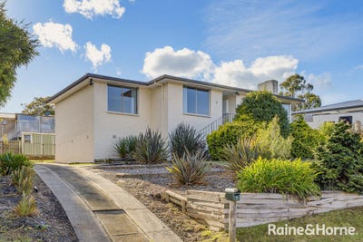 /international/au/9-waratah-street-kingston-tas-151611420/