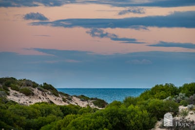 /international/au/166-beachside-drive-burns-beach-wa-204680732/