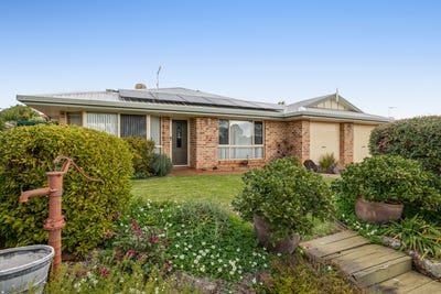/international/au/42-lorraine-crescent-centenary-heights-qld-152620320/