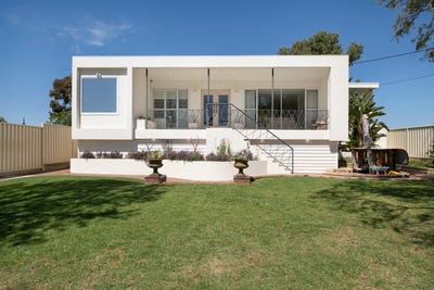 /international/au/71-werril-street-swan-hill-vic-152595720/