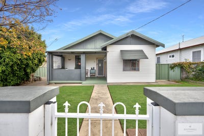 /international/au/16-dean-street-tamworth-nsw-148466184/