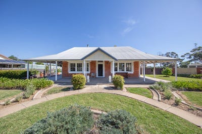 /international/au/84-noorong-street-barham-nsw-150852064/