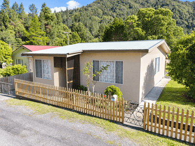 /international/au/20-lambert-street-queenstown-tas-152425744/