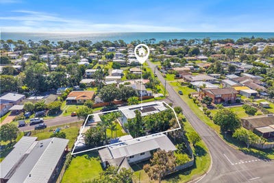 /international/au/2-christine-avenue-torquay-qld-151355144/