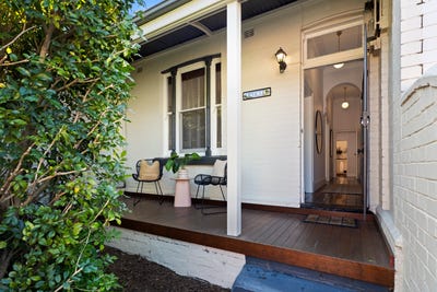 /international/au/14-upper-road-forest-lodge-nsw-151044356/