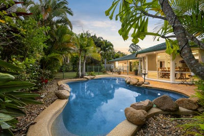 /international/au/22-pinelands-circuit-redland-bay-qld-152660264/