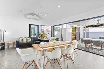 /international/au/11-holland-street-wongaling-beach-qld-150832232/