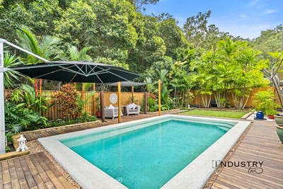/international/au/75-coastline-parade-trinity-beach-qld-151254440/