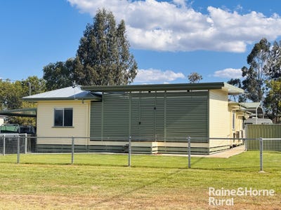 /international/au/50-twine-street-roma-qld-152596488/