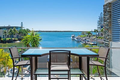 /international/au/6-27-29-madang-crescent-runaway-bay-qld-151301308/