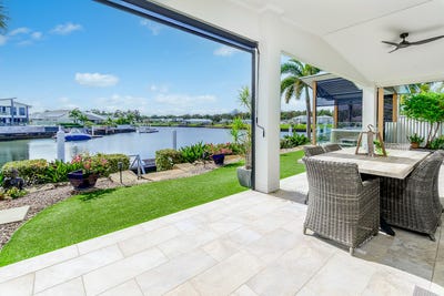 /international/au/5-the-landing-banksia-beach-qld-151717612/
