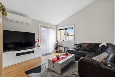 /international/au/17-9-pearsall-avenue-blackmans-bay-tas-151608152/