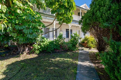 /international/au/4-picton-crescent-bunbury-wa-150863656/
