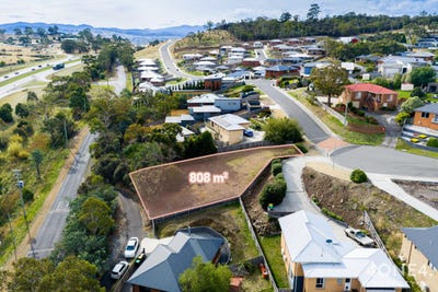 /international/au/92-hilton-road-claremont-tas-204509780/