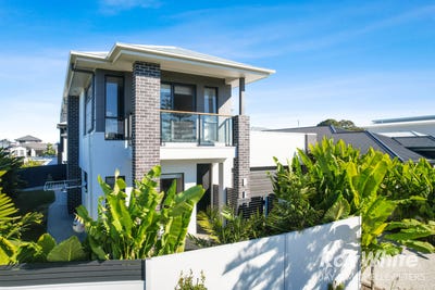 /international/au/10-coolum-parade-newport-qld-148461180/?lang=en