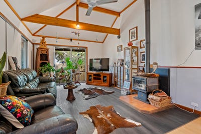 /international/au/13-mcdowell-street-yarloop-wa-151381756/