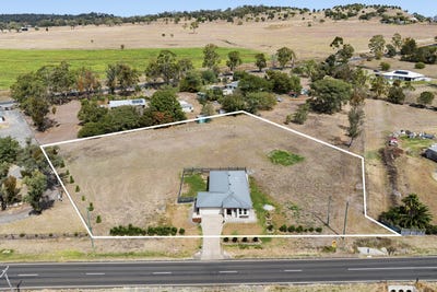 /international/au/5-peters-road-meringandan-west-qld-151156344/