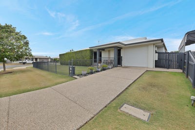 /international/au/46-pacific-ave-sarina-qld-152645028/