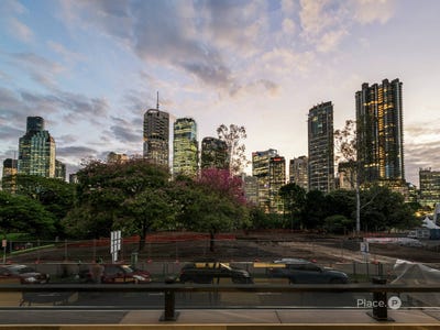 /international/au/202-24-wicklow-street-kangaroo-point-qld-151569780/