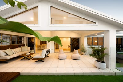 /international/au/16-lalwinya-street-buddina-qld-148512408/