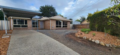 /international/au/15-eucalyptus-court-redbank-plains-qld-148342140/