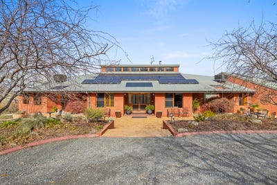 /international/au/256-goobarragandra-road-tumut-nsw-148649048/