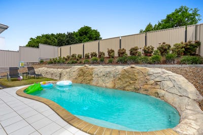 /international/au/17-sunrise-court-merrimac-qld-151449384/