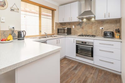 /international/au/36-warner-road-parmelia-wa-152262952/