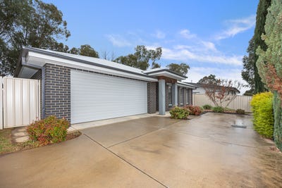 /international/au/2-20-saint-pauls-place-gobbagombalin-nsw-151264888/