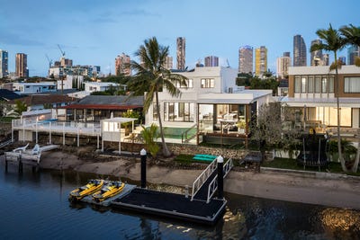 /international/au/13-sarasota-key-broadbeach-waters-qld-151311988/