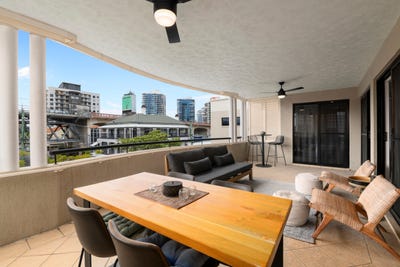 /international/au/128-193-main-street-kangaroo-point-qld-151652112/