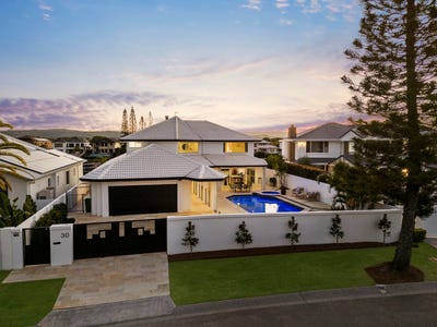 /international/au/30-charolais-crescent-benowa-waters-qld-148533872/