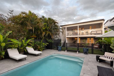 /international/au/14-harris-street-hawthorne-qld-151296020/