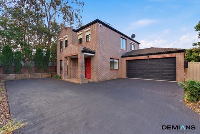 /international/au/9a-mccubbin-place-casula-nsw-151259888/