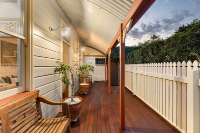/international/au/8-regent-street-petrie-terrace-qld-148350276/